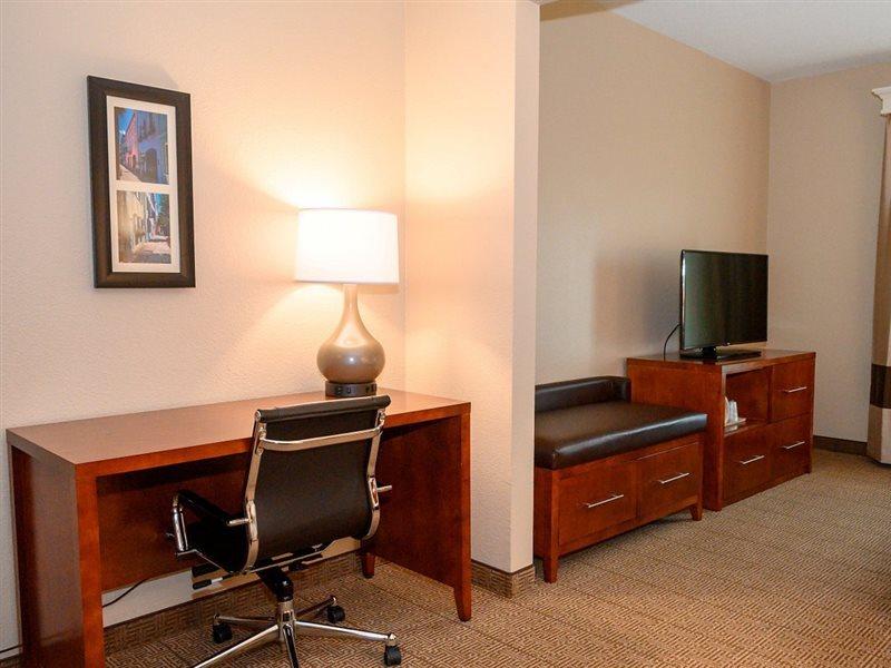 Comfort Inn & Suites Patriots Point Mount Pleasant Bagian luar foto