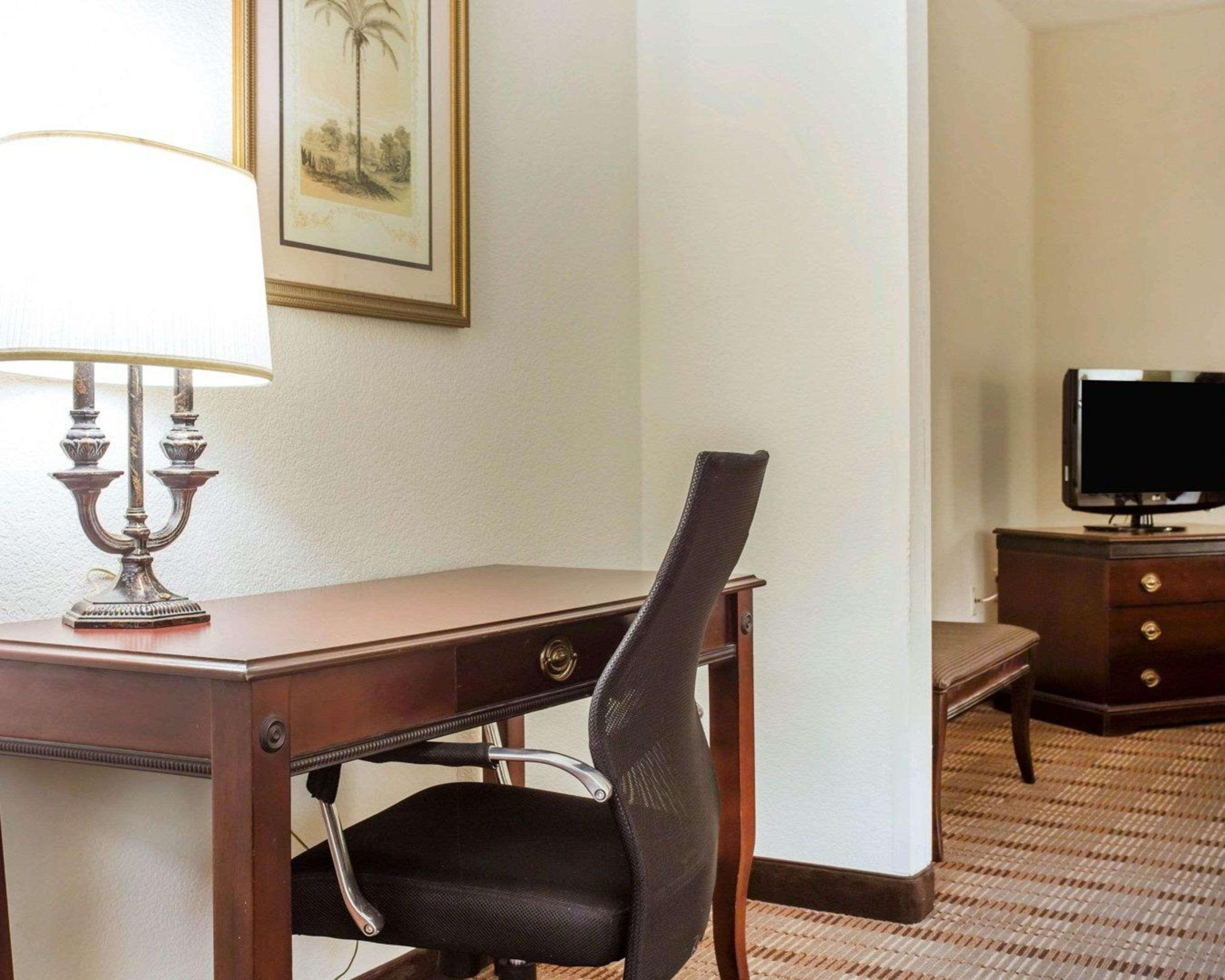 Comfort Inn & Suites Patriots Point Mount Pleasant Bagian luar foto