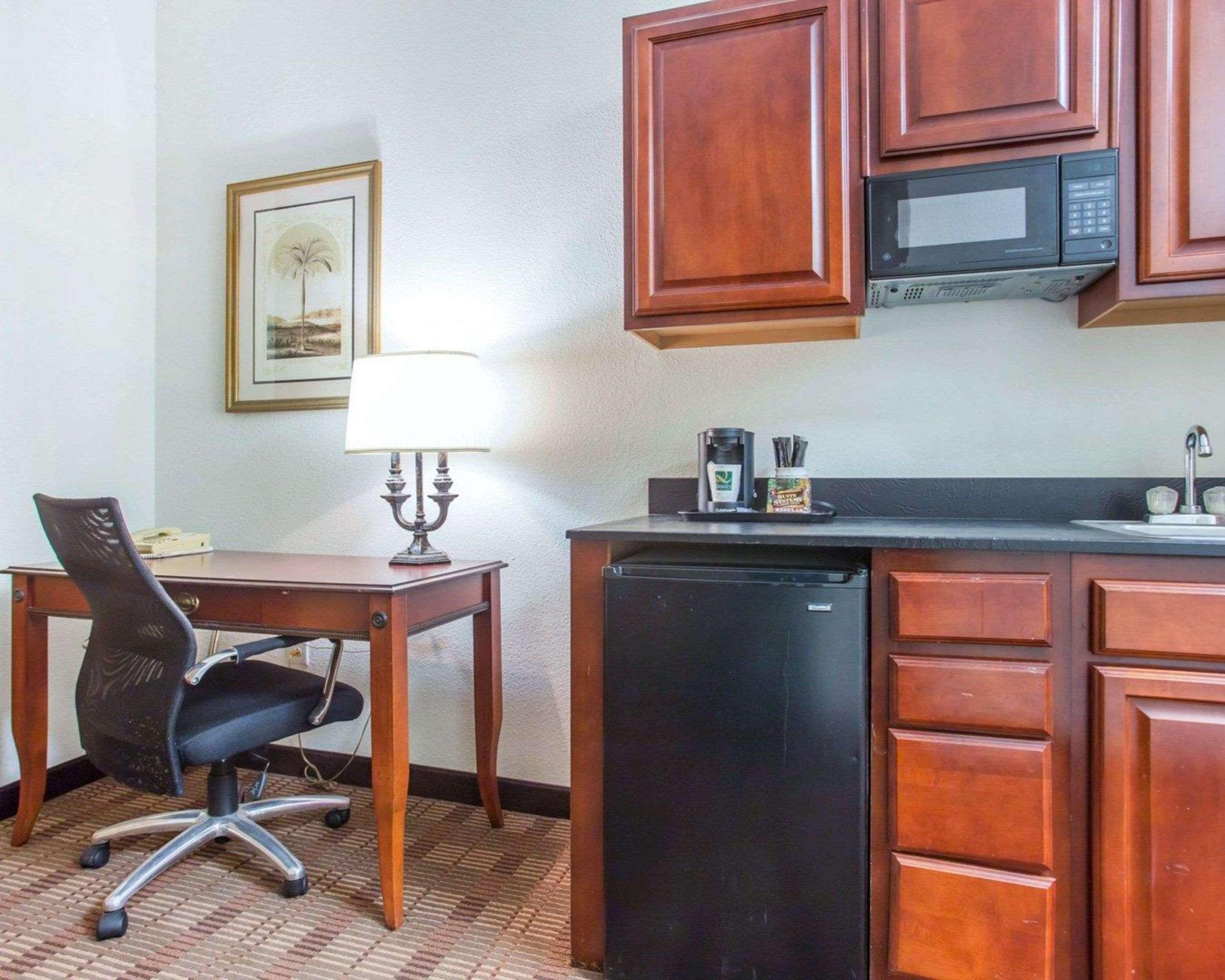 Comfort Inn & Suites Patriots Point Mount Pleasant Bagian luar foto