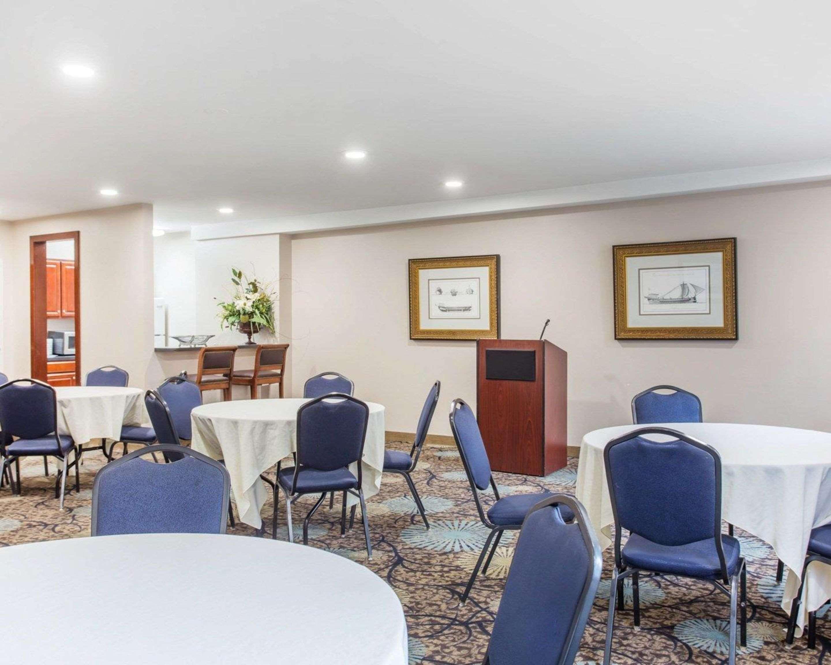 Comfort Inn & Suites Patriots Point Mount Pleasant Bagian luar foto