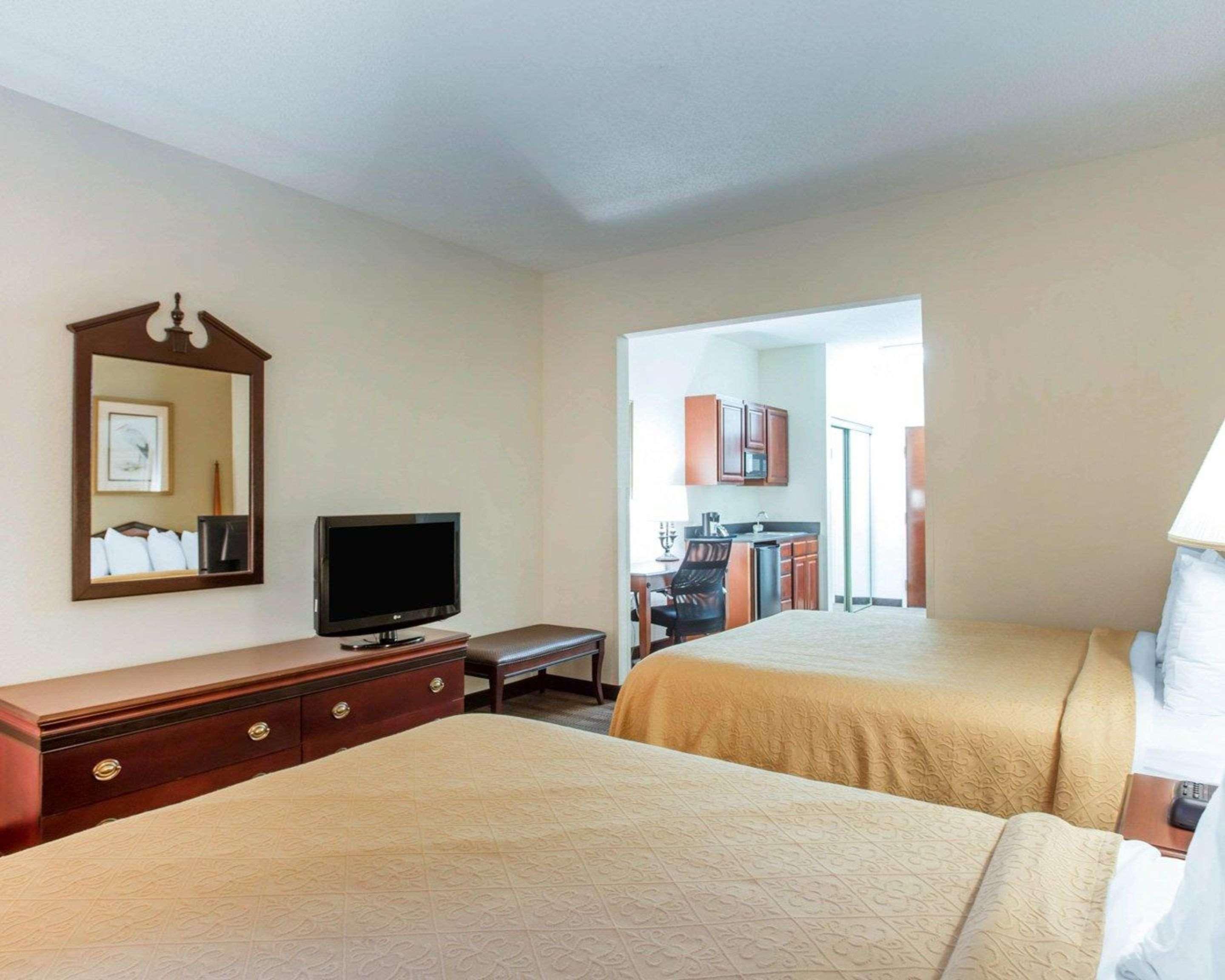 Comfort Inn & Suites Patriots Point Mount Pleasant Bagian luar foto
