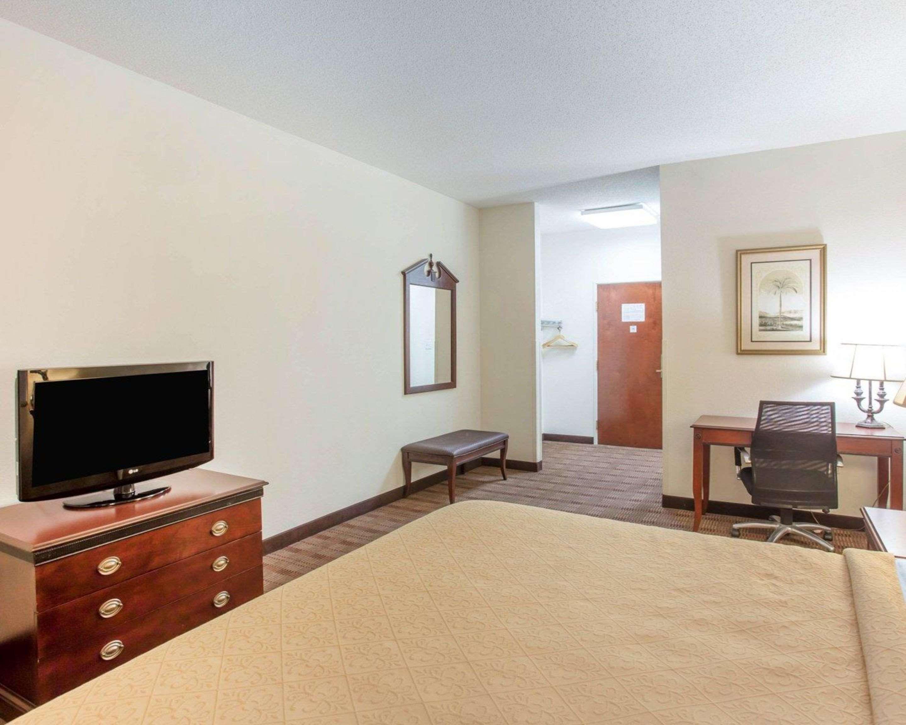 Comfort Inn & Suites Patriots Point Mount Pleasant Bagian luar foto