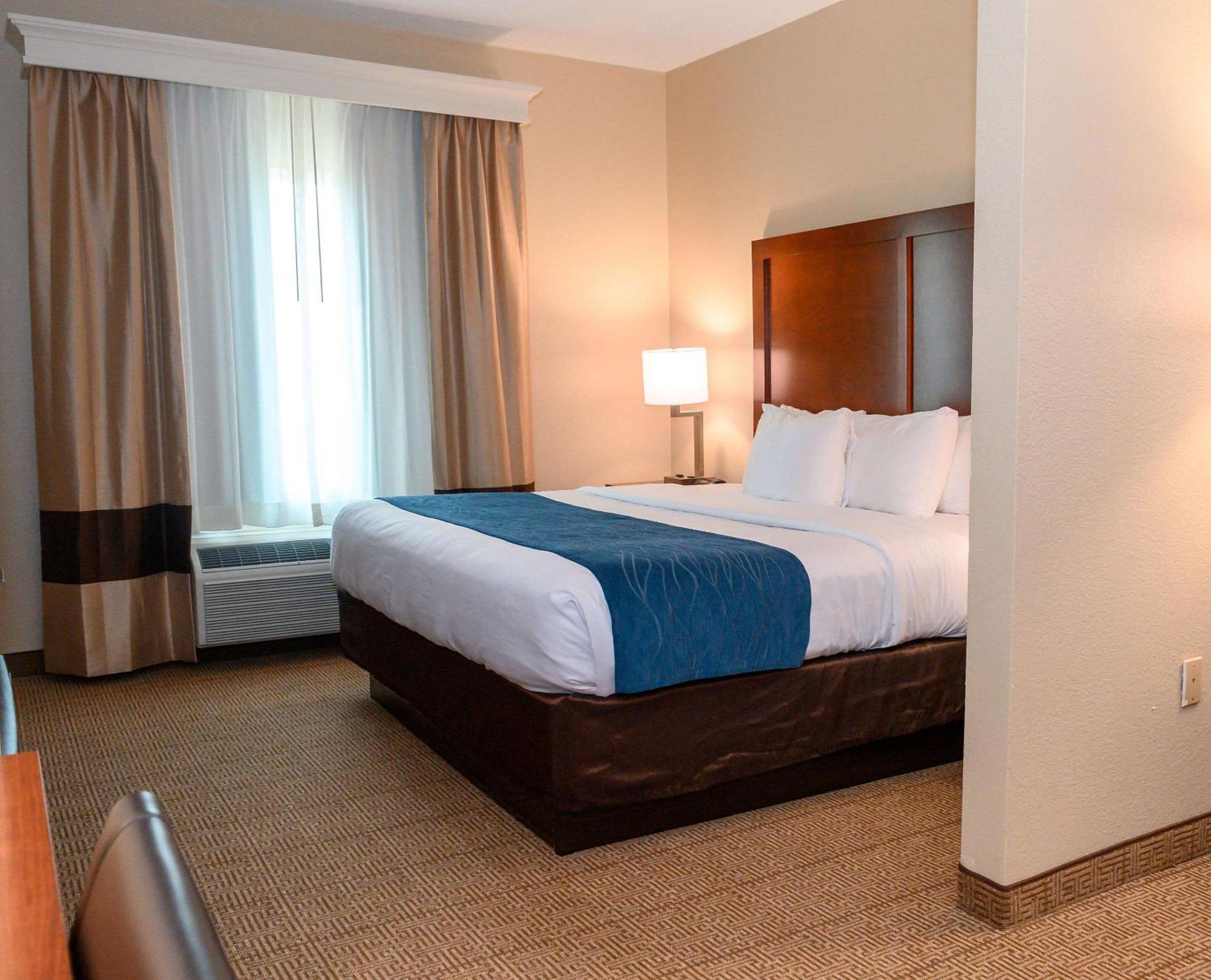 Comfort Inn & Suites Patriots Point Mount Pleasant Bagian luar foto