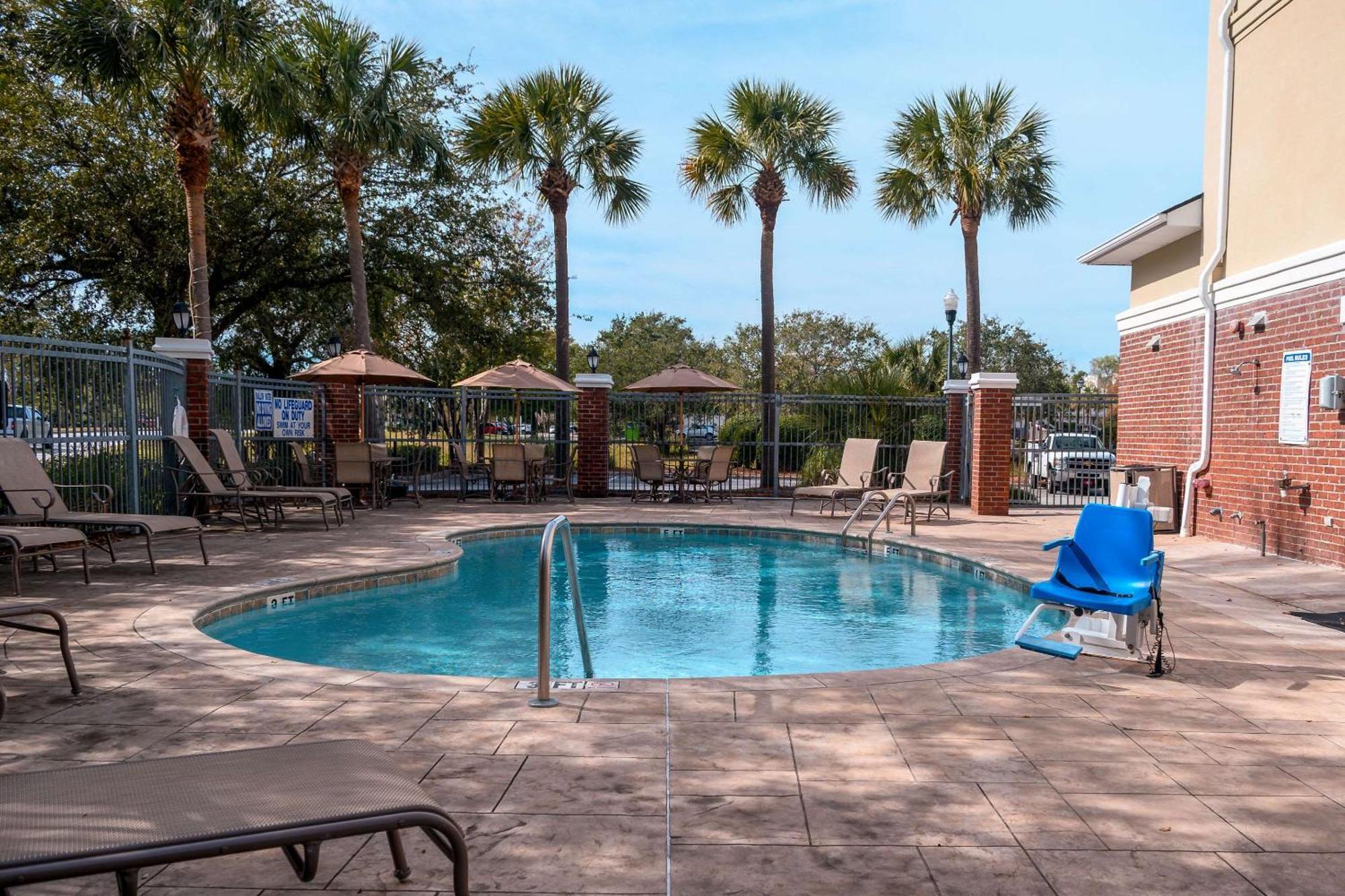 Comfort Inn & Suites Patriots Point Mount Pleasant Bagian luar foto