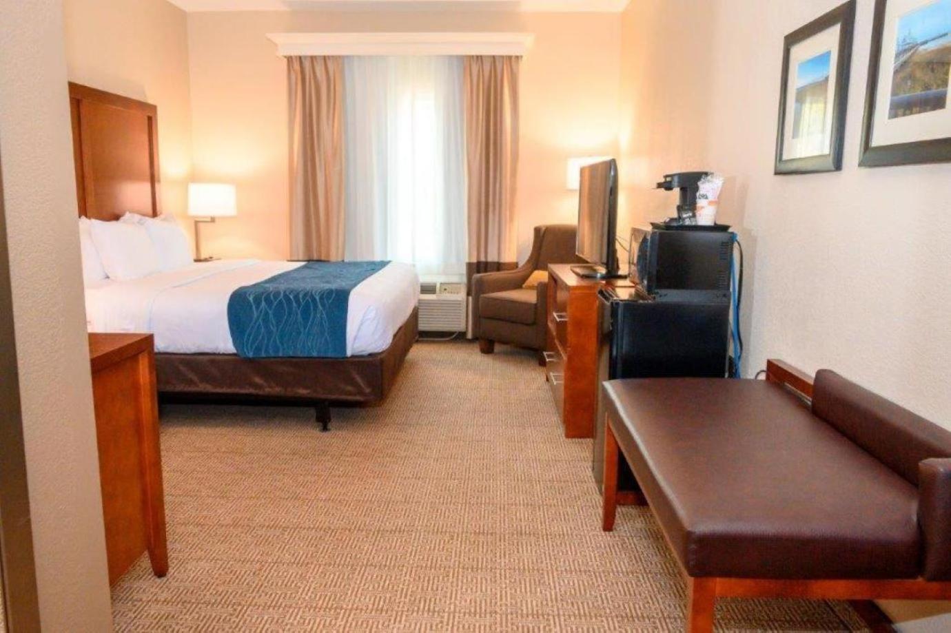 Comfort Inn & Suites Patriots Point Mount Pleasant Bagian luar foto