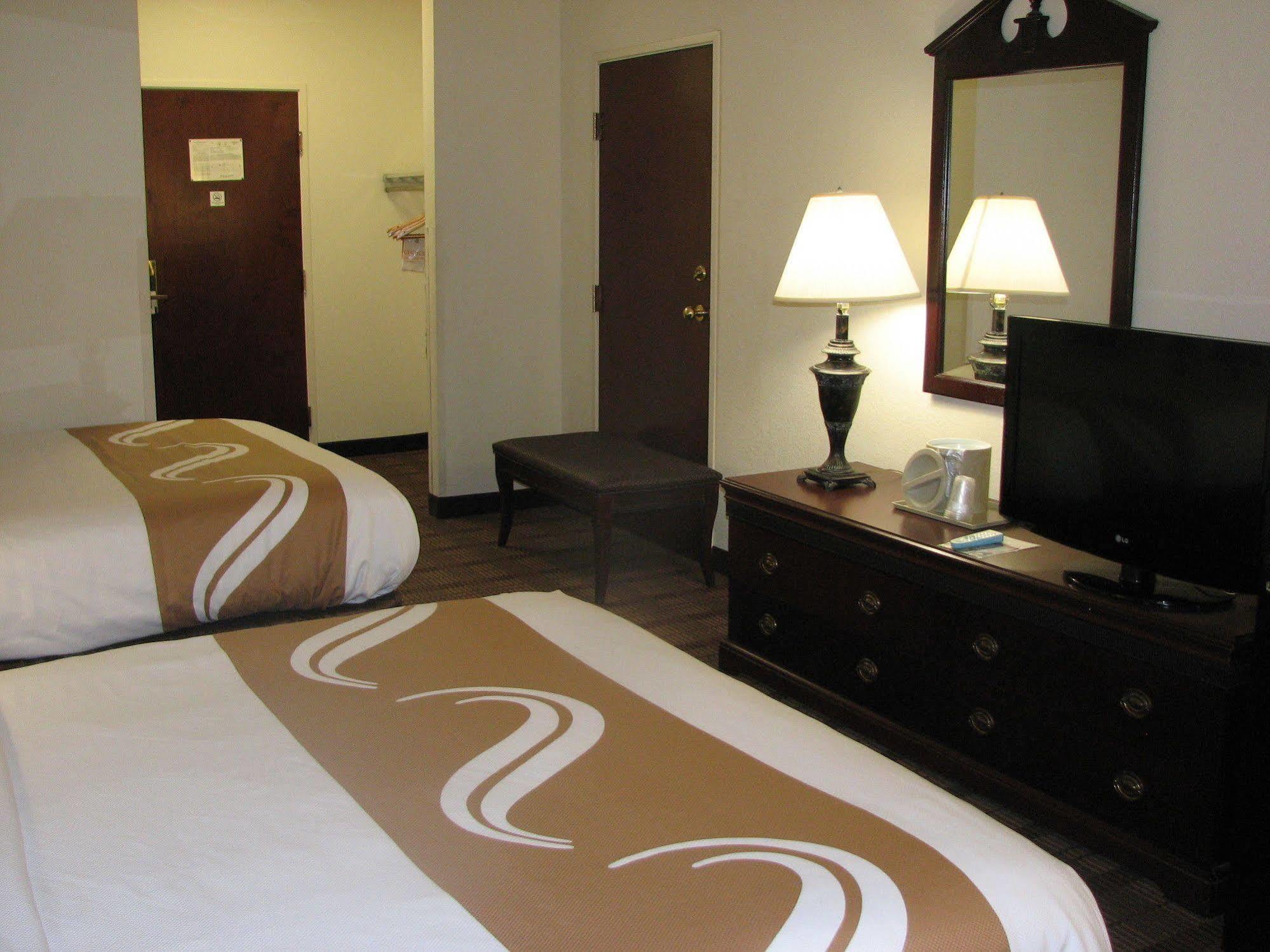 Comfort Inn & Suites Patriots Point Mount Pleasant Bagian luar foto