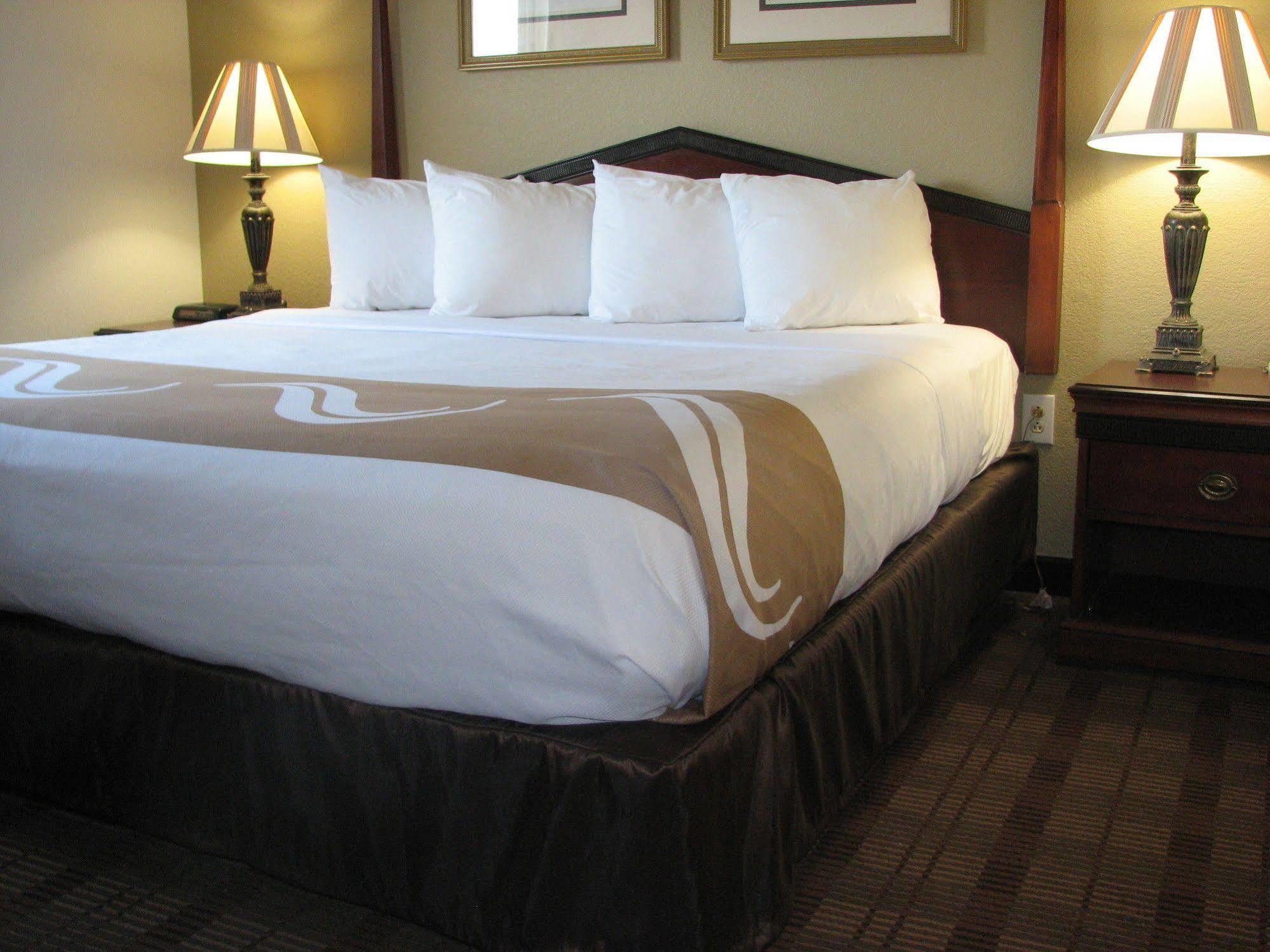 Comfort Inn & Suites Patriots Point Mount Pleasant Bagian luar foto