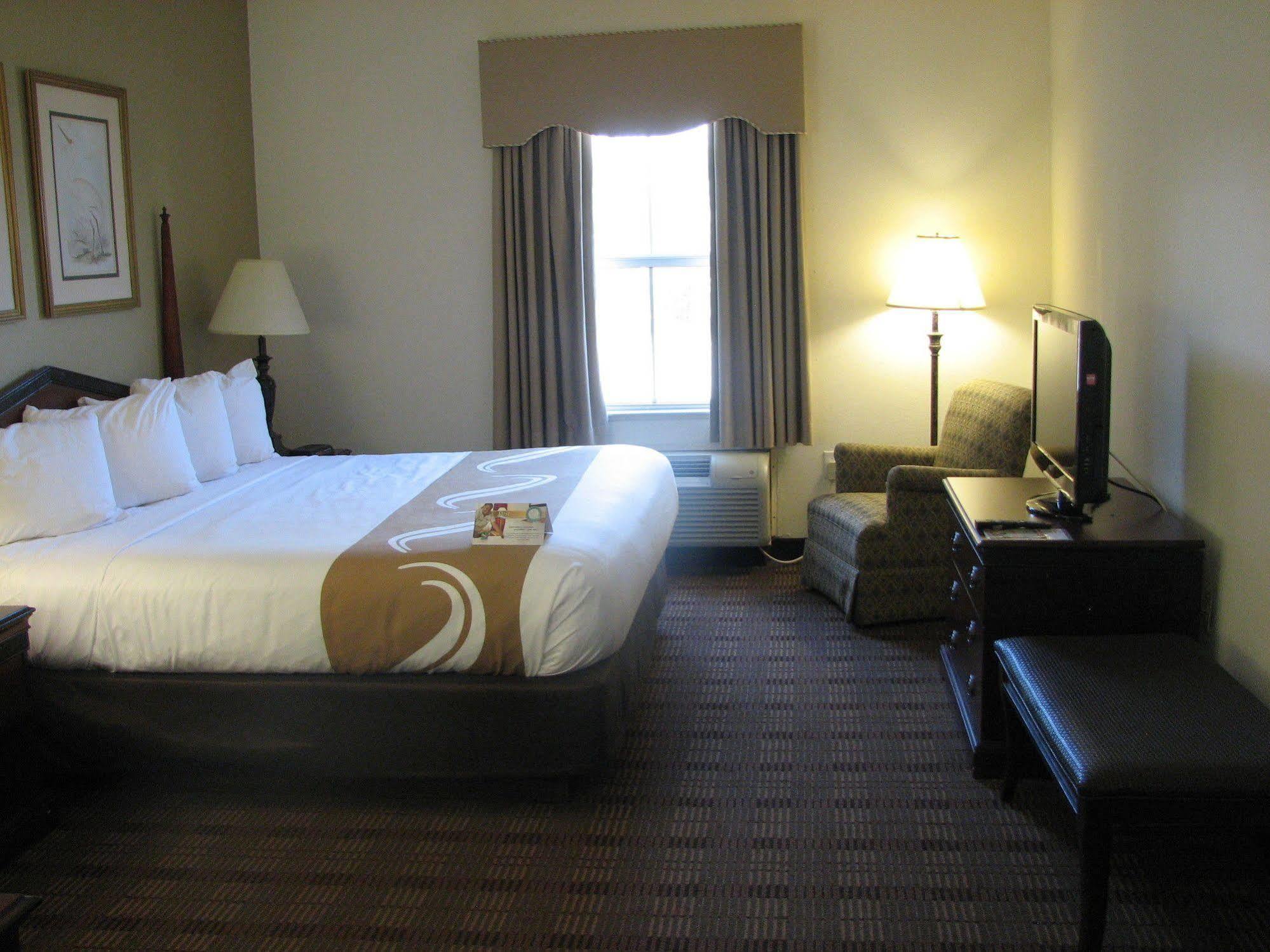 Comfort Inn & Suites Patriots Point Mount Pleasant Bagian luar foto